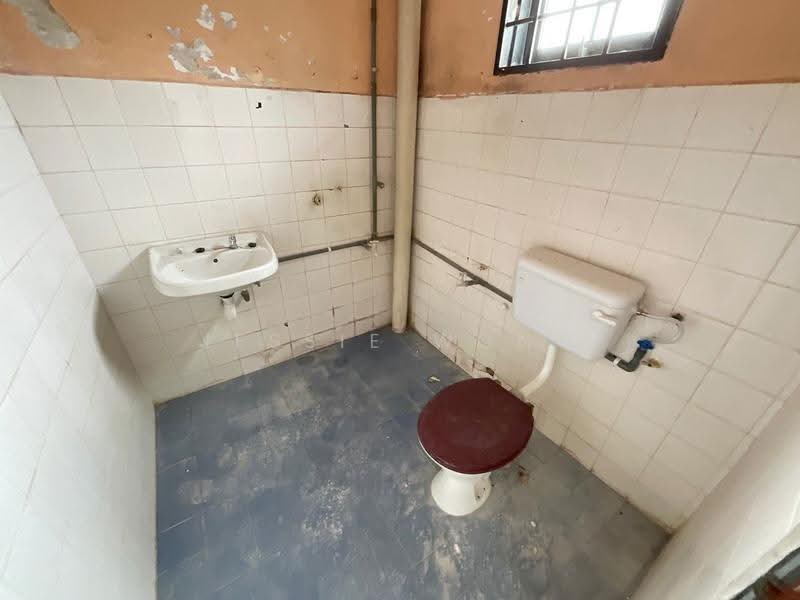 Terraced House for Sale in Bandar Country Homes (Rawang) - Jessie Wong - Bathroom - PropertyGuru.com.my
