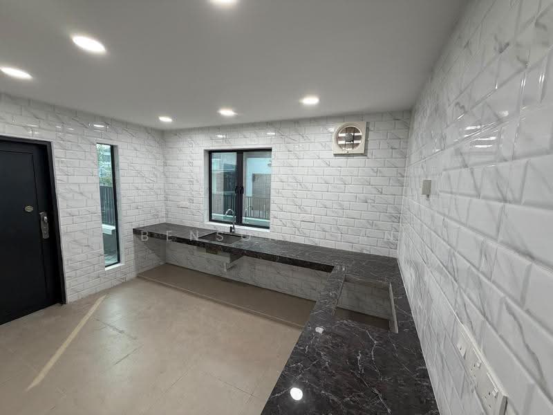 2-storey Terraced House for Sale in Sungai Buloh (Selangor) - Benson Lian - Kitchen - PropertyGuru.com.my