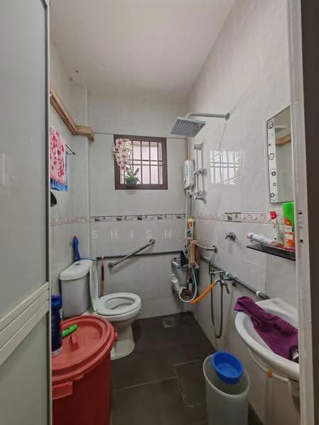 2-storey Terraced House for Sale in Taman Impian Emas (Skudai) - Shishi . - Bathroom - PropertyGuru.com.my