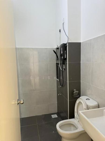 1-storey Terraced House for Rent in Bandar Putra Kulai (Kulai) - Shishi . - Bathroom - PropertyGuru.com.my