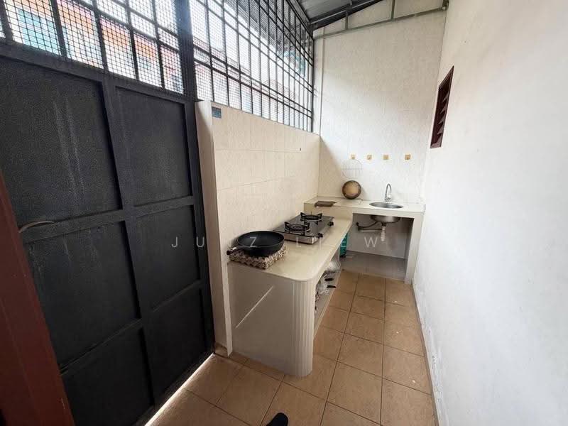 1-storey Terraced House for Sale in Taman Pulai Utama (Skudai) - Junz Liew - Kitchen - PropertyGuru.com.my