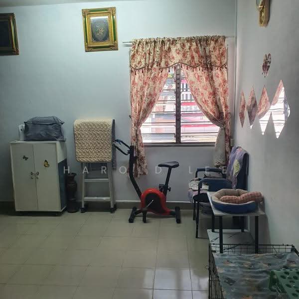 Flat for Sale at Pinang Court 2 - Harold Lee - Living Room - PropertyGuru.com.my