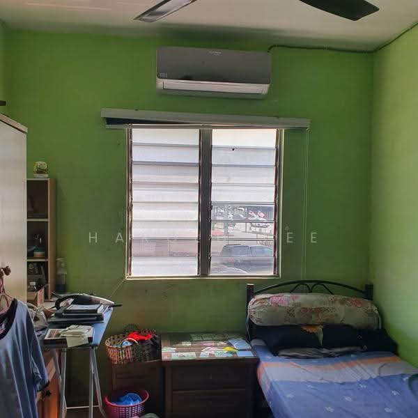 Flat for Sale at Pinang Court 2 - Harold Lee - Bedroom - PropertyGuru.com.my