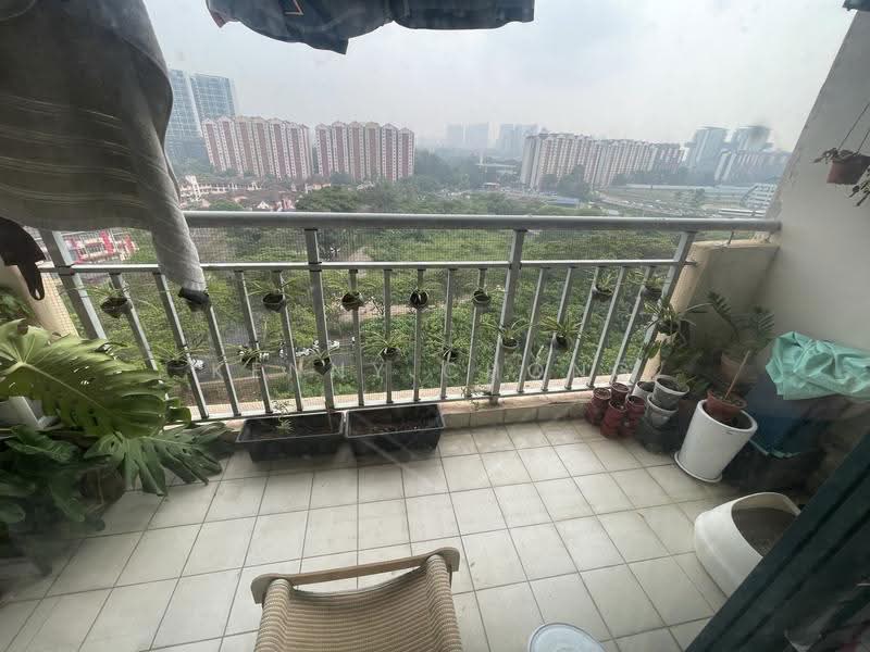 Kondominium untuk Dijual di Puncak Nusa Kelana - Kenny Chong - Balcony - PropertyGuru.com.my