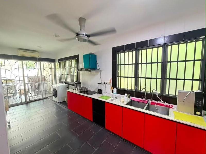 Rumah Teres 2-Tingkat untuk Dijual di Kota Emerald (Rawang) - Bernard Ong - Kitchen - PropertyGuru.com.my