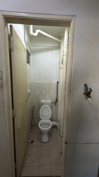 Pangsapuri untuk Dijual di Seri Semarak Apartment - Harold Lee - Bathroom - PropertyGuru.com.my