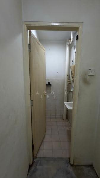 Pangsapuri untuk Dijual di Seri Semarak Apartment - Harold Lee - Bathroom - PropertyGuru.com.my