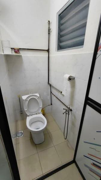 Flat for Sale at Taman Pinang - Harold Lee - Bathroom - PropertyGuru.com.my