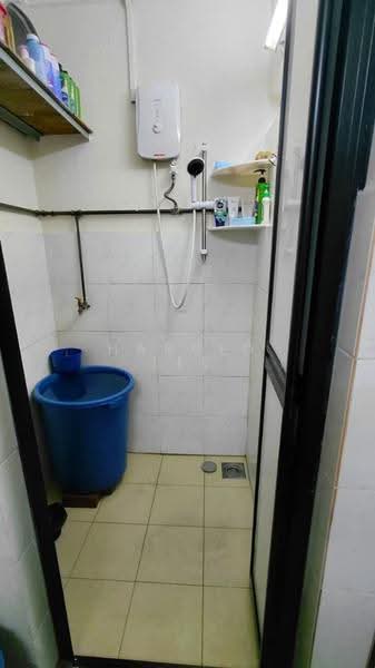 Flat for Sale at Taman Pinang - Harold Lee - Bathroom - PropertyGuru.com.my
