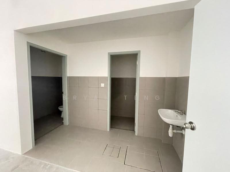 Shop for Rent in Bayan Baru (Penang) - Bryan Teng - Bathroom - PropertyGuru.com.my