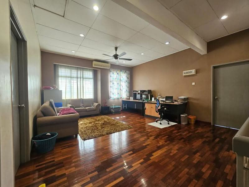 2-storey Terraced House for Sale in Kota Kemuning (Shah Alam) - SK Thiam - Living Room - PropertyGuru.com.my