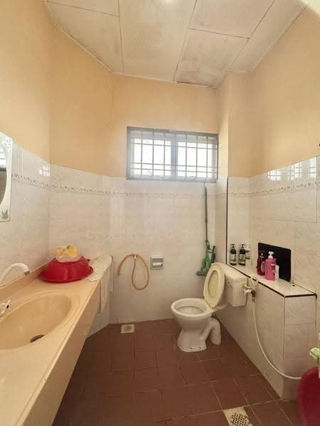 Rumah Teres 2-Tingkat untuk Dijual di Taman Flora Heights (Pasir Gudang) - Carson . - Bathroom - PropertyGuru.com.my