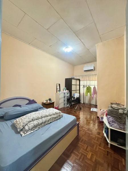 Rumah Teres 2-Tingkat untuk Dijual di Taman Flora Heights (Pasir Gudang) - Carson . - Bedroom - PropertyGuru.com.my