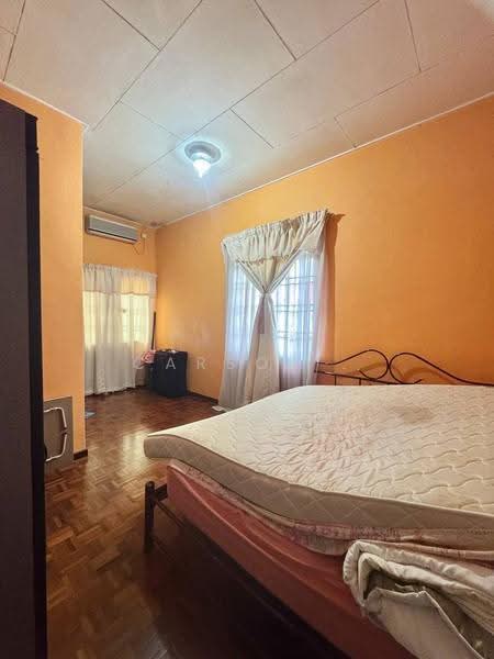 Rumah Teres 2-Tingkat untuk Dijual di Taman Flora Heights (Pasir Gudang) - Carson . - Bedroom - PropertyGuru.com.my