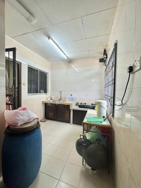 Rumah Teres 2-Tingkat untuk Dijual di Taman Flora Heights (Pasir Gudang) - Carson . - Kitchen - PropertyGuru.com.my