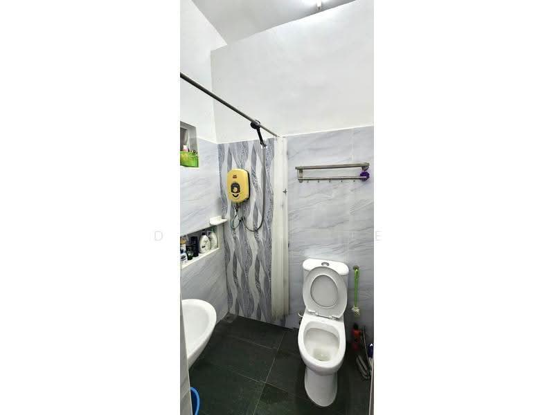 Rumah Teres 1-Tingkat untuk Disewa di Taman Sentosa (Johor Bahru) - Daphne Lee - Bathroom - PropertyGuru.com.my
