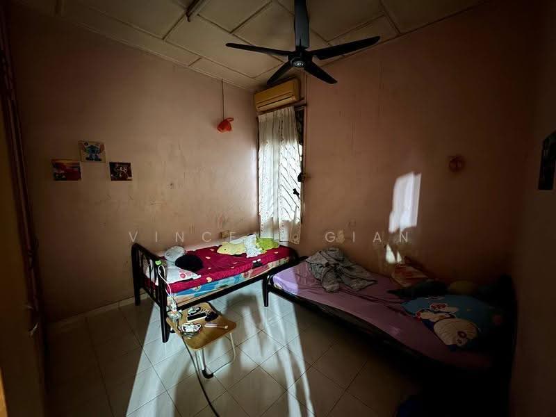 Rumah Teres 1-Tingkat untuk Dijual di Taman Puteri Wangsa (Ulu Tiram) - Vincent Gian - Bedroom - PropertyGuru.com.my