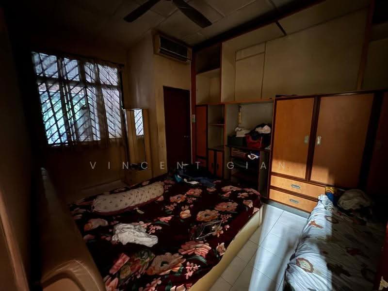 Rumah Teres 1-Tingkat untuk Dijual di Taman Puteri Wangsa (Ulu Tiram) - Vincent Gian - Bedroom - PropertyGuru.com.my