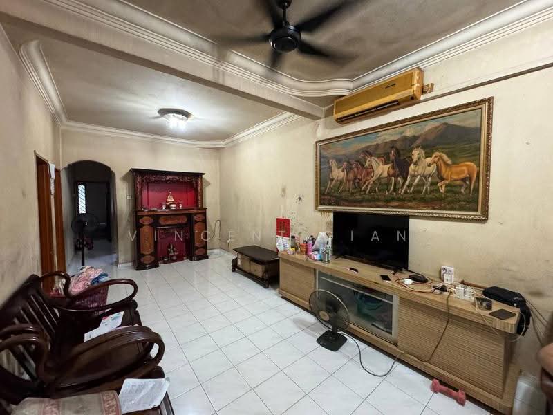 Rumah Teres 1-Tingkat untuk Dijual di Taman Puteri Wangsa (Ulu Tiram) - Vincent Gian - Living Room - PropertyGuru.com.my