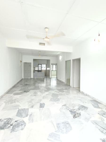 Pangsapuri untuk Dijual di Sri Tanjung - Irene Looi - Living Room - PropertyGuru.com.my