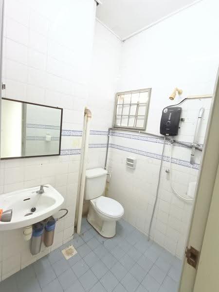Pangsapuri untuk Dijual di Sri Tanjung - Irene Looi - Bathroom - PropertyGuru.com.my