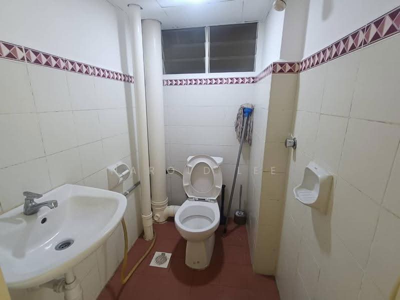 Pangsapuri untuk Dijual di Taman Kristal - Harold Lee - Bathroom - PropertyGuru.com.my