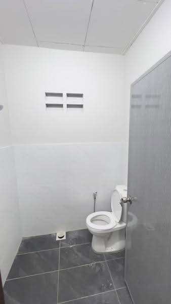 1-storey Terraced House for Sale in Taman Skudai Baru (Skudai) - HAFIZ . - Bathroom - PropertyGuru.com.my