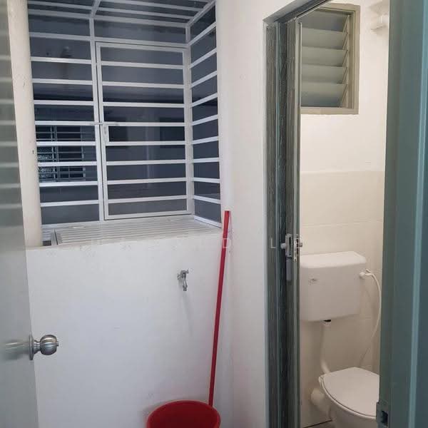 Pangsapuri untuk Dijual di The Rise Collection 1 - Harold Lee - Bathroom - PropertyGuru.com.my