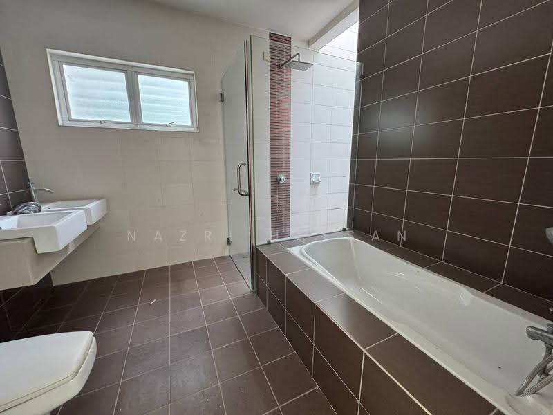 Bungalow House for Sale in Seksyen U10 (Shah Alam) - Nazri Hassan - Bathroom - PropertyGuru.com.my