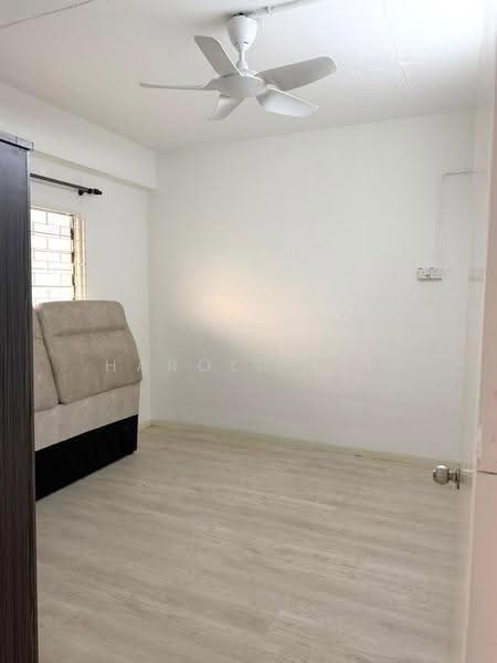 Flat for Sale at Taman Free School - Harold Lee - Bedroom - PropertyGuru.com.my