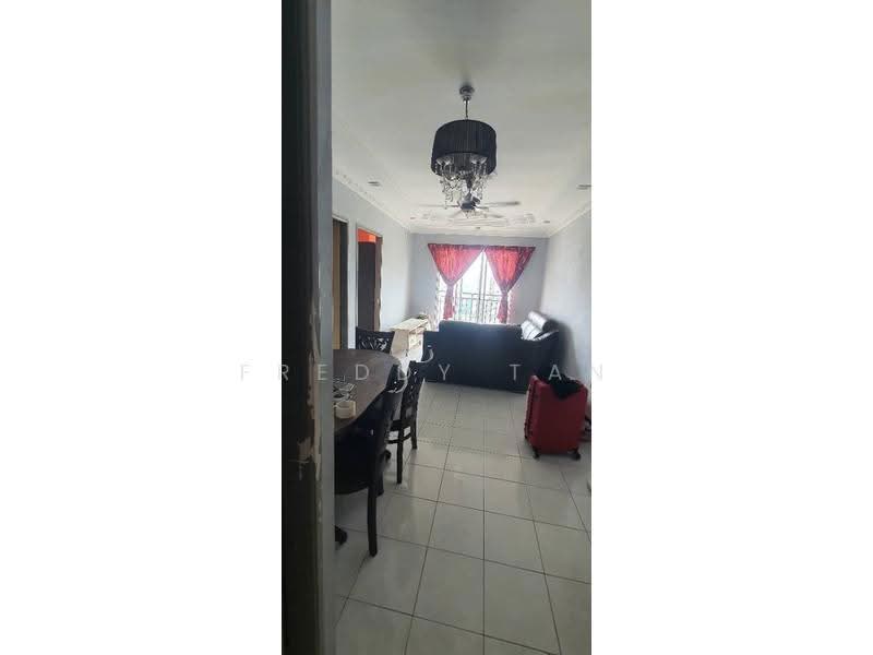 Pangsapuri untuk Disewa di Relau Vista Apartment - Freddy Tan - Living Room - PropertyGuru.com.my