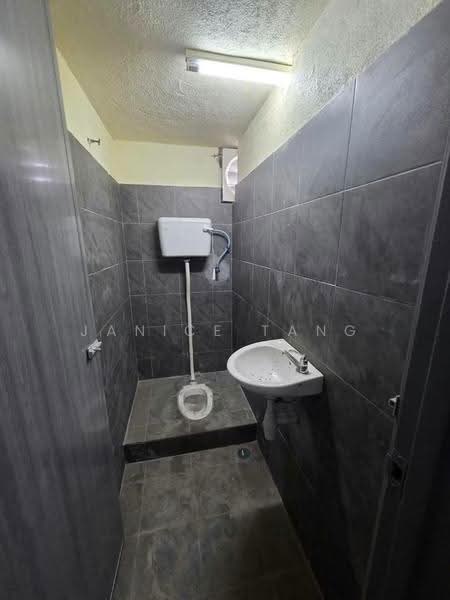 Factory for Rent in Teluk Gong (Port Klang (Pelabuhan Klang)) - Janice Tang - Bathroom - PropertyGuru.com.my