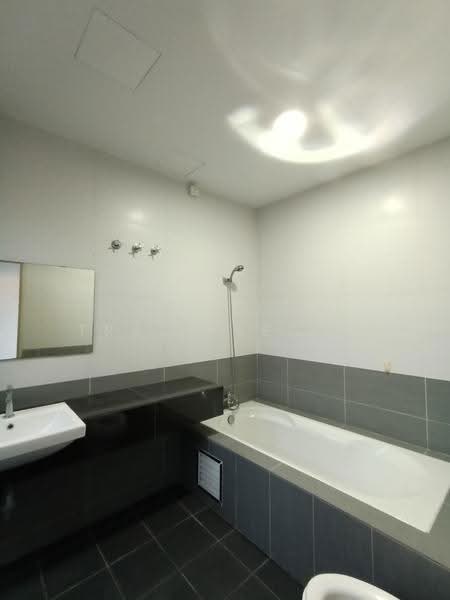 Rumah Teres 3-Tingkat untuk Dijual di Puchong (Selangor) - Tracy Leong - Bathroom - PropertyGuru.com.my