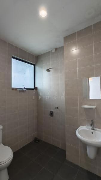 3-storey Terraced House for Sale in Taman Damai Utama (Bandar Kinrara) - Tracy Leong - Bathroom - PropertyGuru.com.my