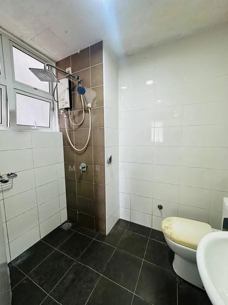 Kondominium untuk Disewa di Dwiputra Residences - Amir Abas - Bathroom - PropertyGuru.com.my