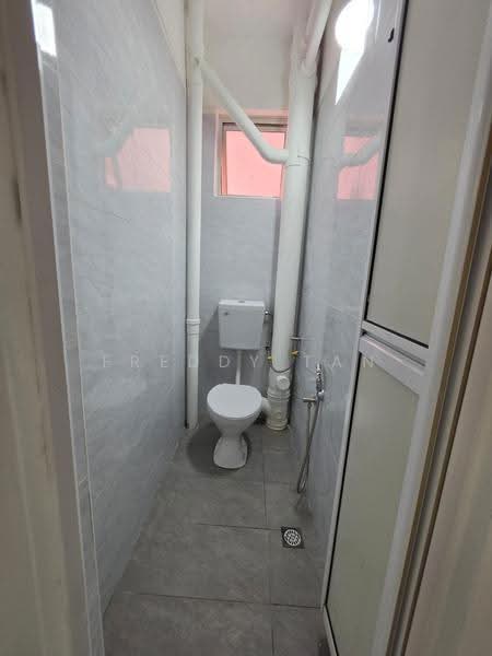 Pangsapuri untuk Disewa di Greenlane Heights Block E - Freddy Tan - Bathroom - PropertyGuru.com.my
