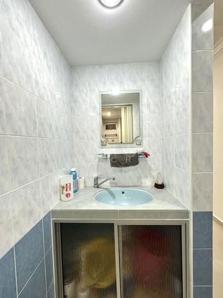 Pangsapuri untuk Disewa di University Place (Plaza Ivory) - Gan Chun Kai - Bathroom - PropertyGuru.com.my