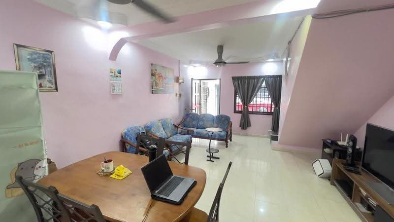 2-storey Terraced House for Sale in Bandar Putra Kulai (Kulai) - HAFIZ . - Living Room - PropertyGuru.com.my