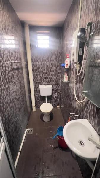 2-storey Terraced House for Sale in Bandar Putra Kulai (Kulai) - HAFIZ . - Bathroom - PropertyGuru.com.my