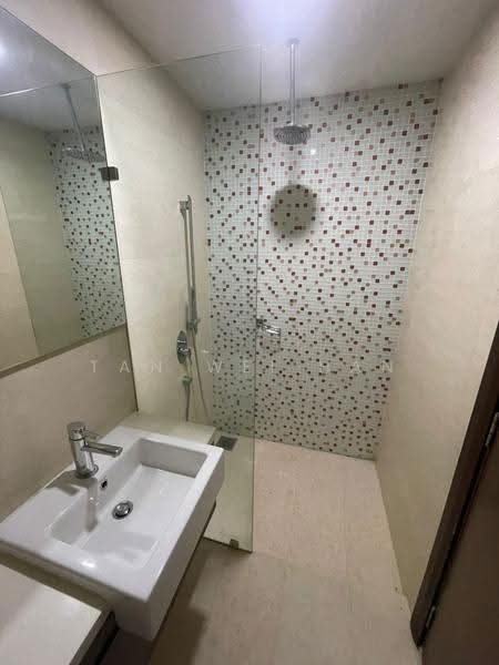 Kediaman Servis untuk Dijual di Regalia Residence - Tan Wei Han - Bathroom - PropertyGuru.com.my