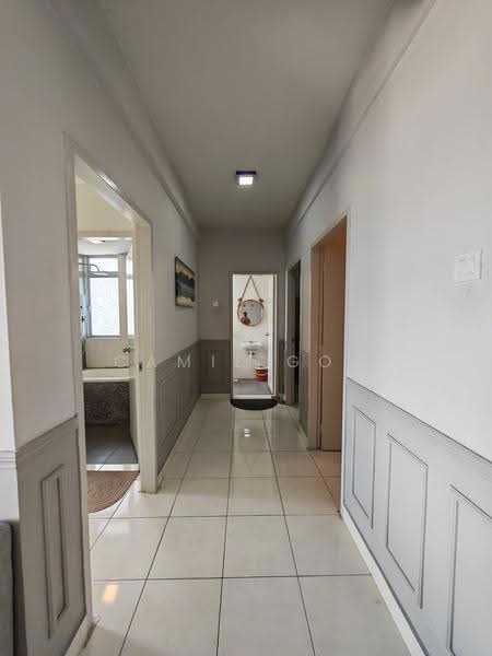 Pangsapuri untuk Disewa di Residensi Rumpun Bahagia (Residensi Melaka Tengah 1) - Camie Goh - Corridor - PropertyGuru.com.my