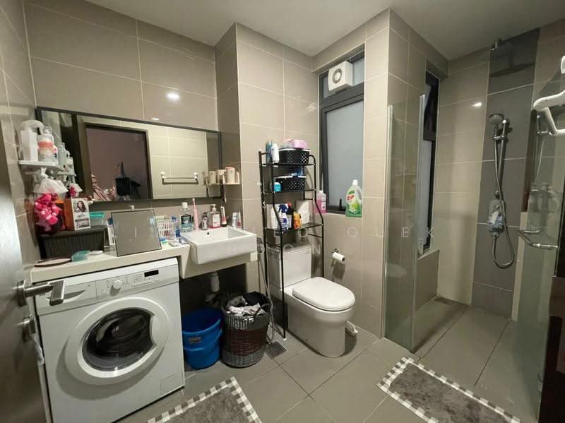 Service Residence for Sale at Seventeen Mall & Residences (Biji Living) - Liza Tieo Quek Hoon - Bathroom - PropertyGuru.com.my