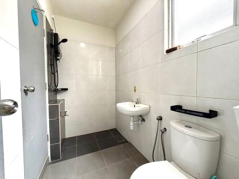Rumah Teres 2-Tingkat untuk Dijual di Serene Heights (Semenyih) - Azira Ahmad - Bathroom - PropertyGuru.com.my