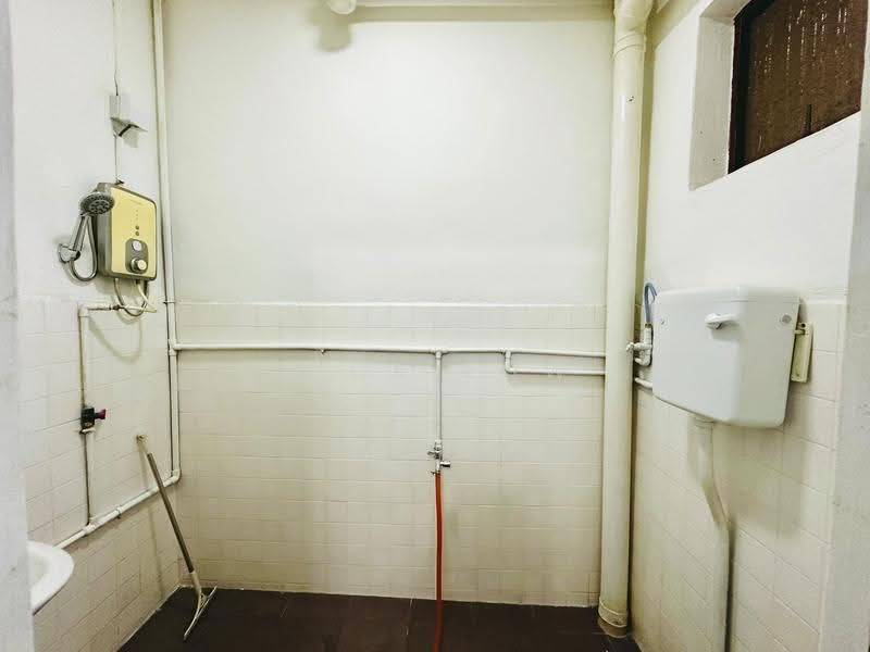1-storey Terraced House for Rent in Taman Mesra (Senai) - Nick Low - Bathroom - PropertyGuru.com.my