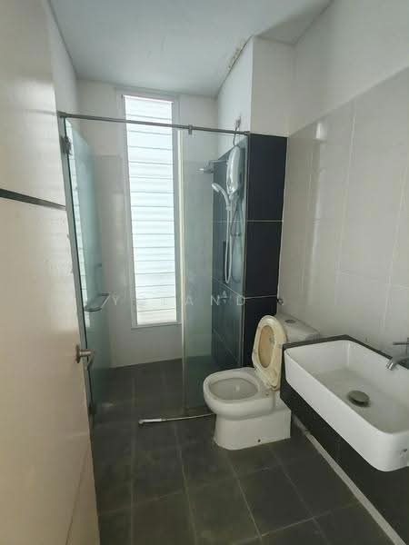 Kediaman Servis untuk Dijual di 1Medini - Yoland . - Bathroom - PropertyGuru.com.my