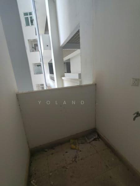 Kediaman Servis untuk Dijual di 1Medini - Yoland . - Balcony - PropertyGuru.com.my