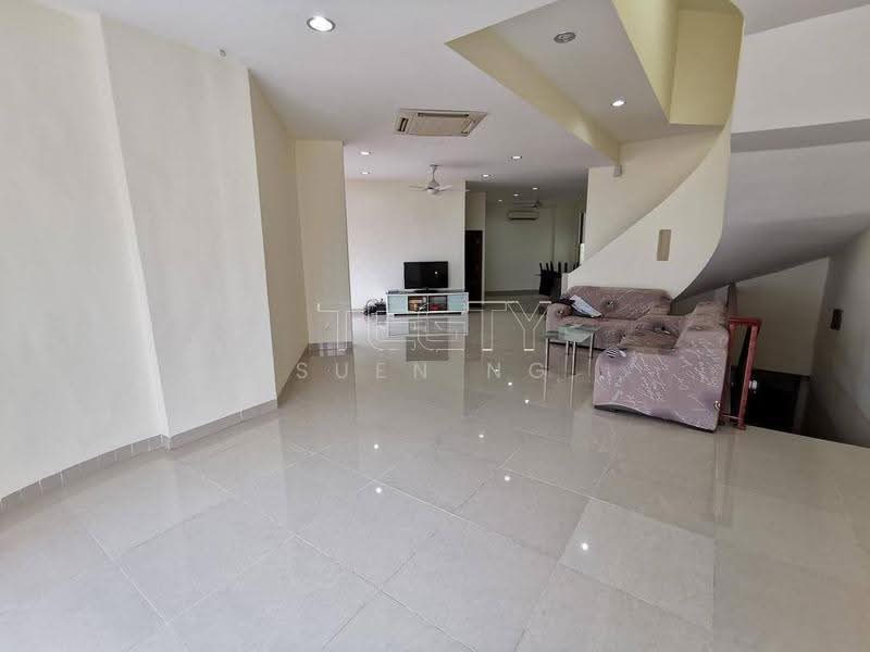 Kondominium untuk Dijual di Regency Condominium - Suen Ng - Living Room - PropertyGuru.com.my