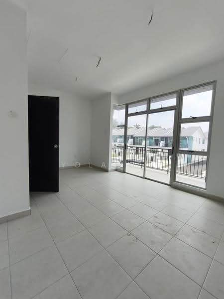 Rumah Teres 2-Tingkat untuk Dijual di Kangkar Pulai (Skudai) - Yoland . - Living Room - PropertyGuru.com.my