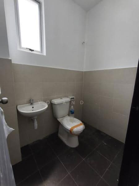 Rumah Teres 2-Tingkat untuk Dijual di Kangkar Pulai (Skudai) - Yoland . - Bathroom - PropertyGuru.com.my