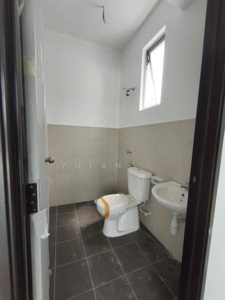 Rumah Teres 2-Tingkat untuk Dijual di Kangkar Pulai (Skudai) - Yoland . - Bathroom - PropertyGuru.com.my